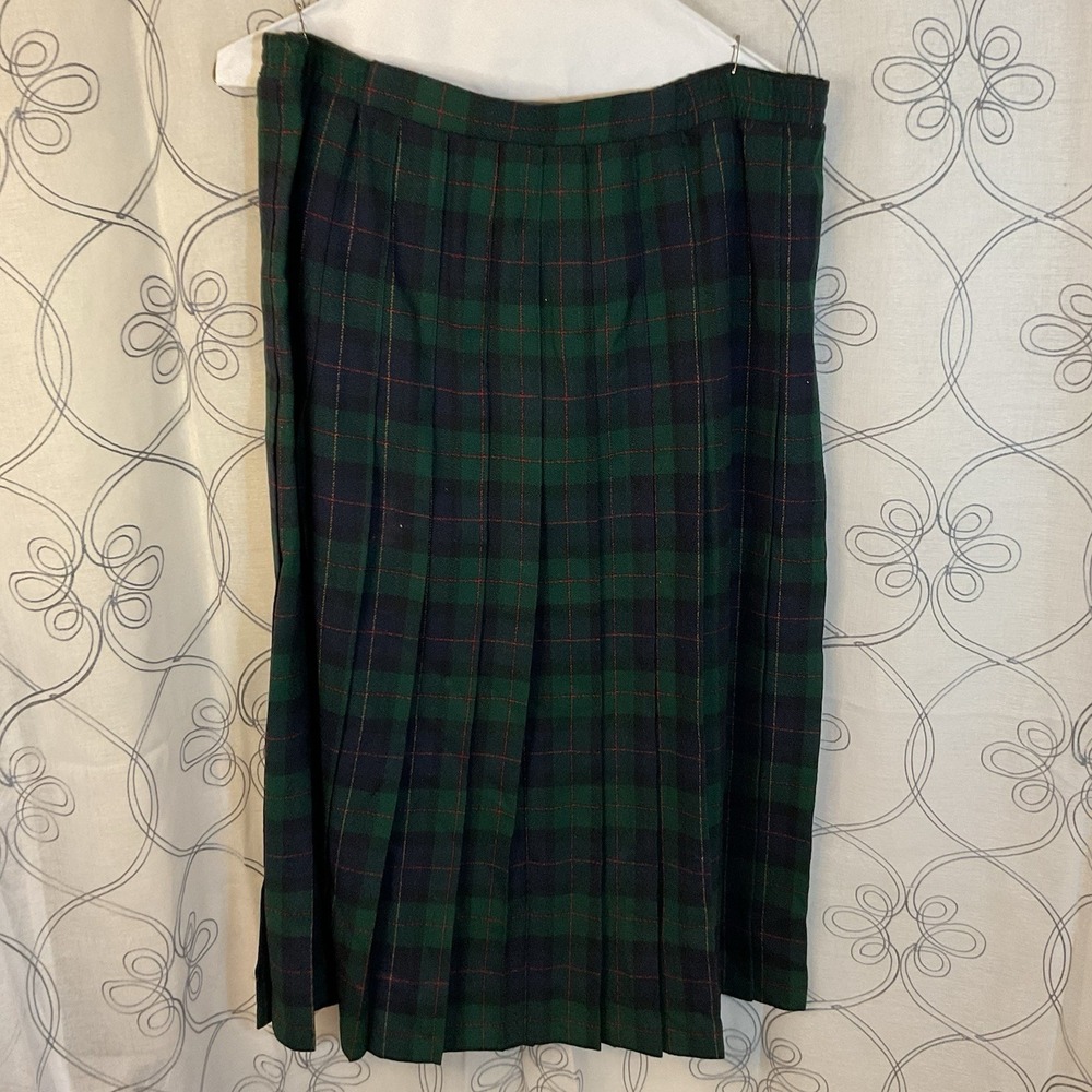 Women's Alfred Dunner Green plaid‎ skirt size 8